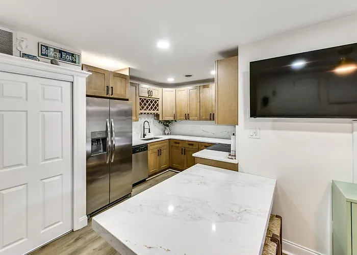 Walk To Beach: Ocean W/ Private Patio