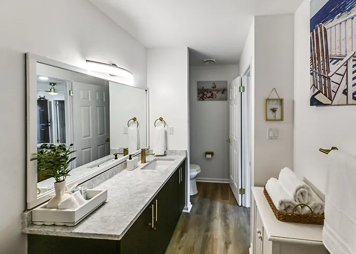 Walk To Beach: Ocean W/ Private Patio