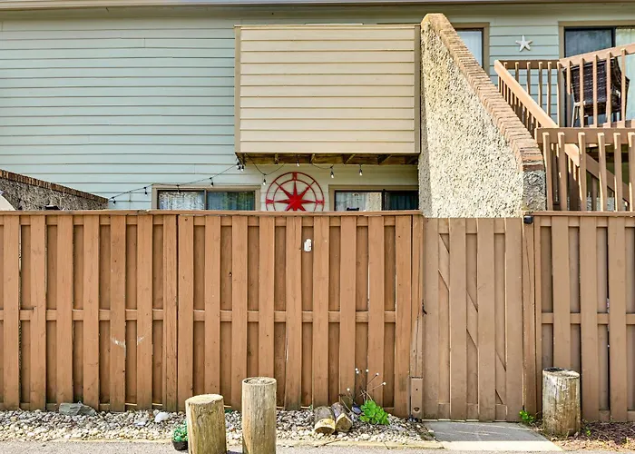 Holiday home Walk To Beach: Ocean W/ Private Patio *